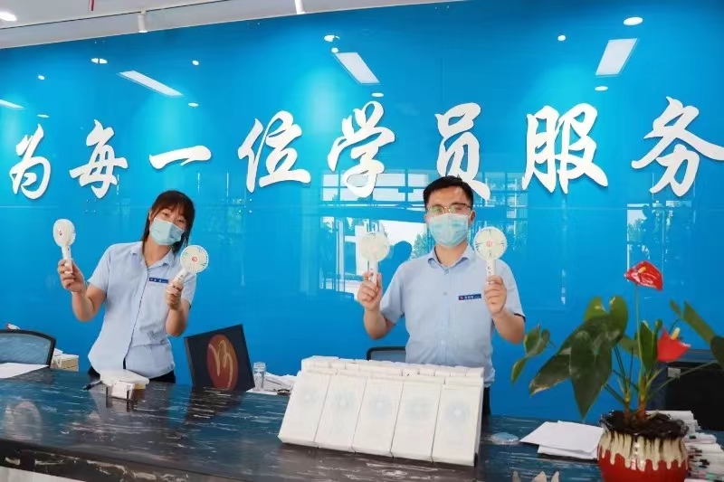 【濟寧大運河駕?！扛呖己螅黄鹣嗉s大運河駕校繼續(xù)做同學(xué)！(圖2)