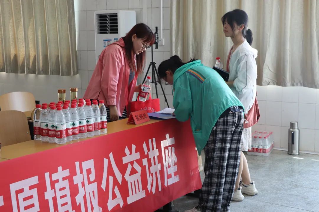 【濟(jì)寧大運(yùn)河駕校】筑夢(mèng)遠(yuǎn)航丨高考志愿填報(bào)公益講座順利開展！(圖5)