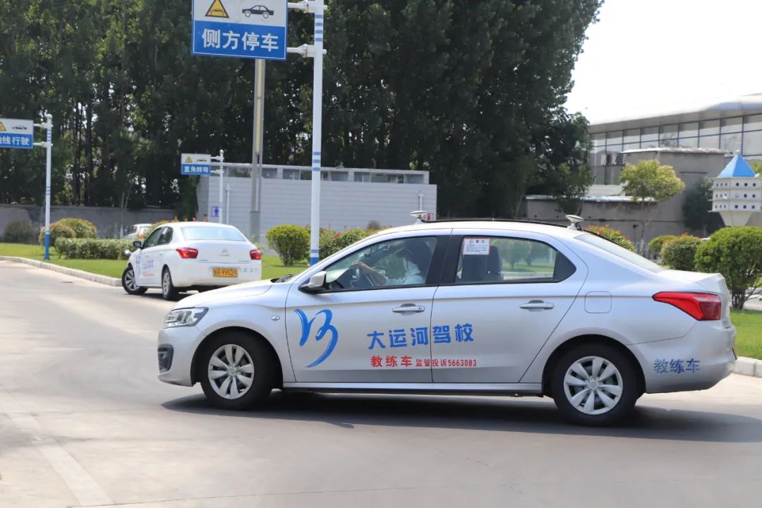 【濟寧大運河駕?！俊暗谑畬脤W車夏令營”第一批大學生順利拿證！(圖4)