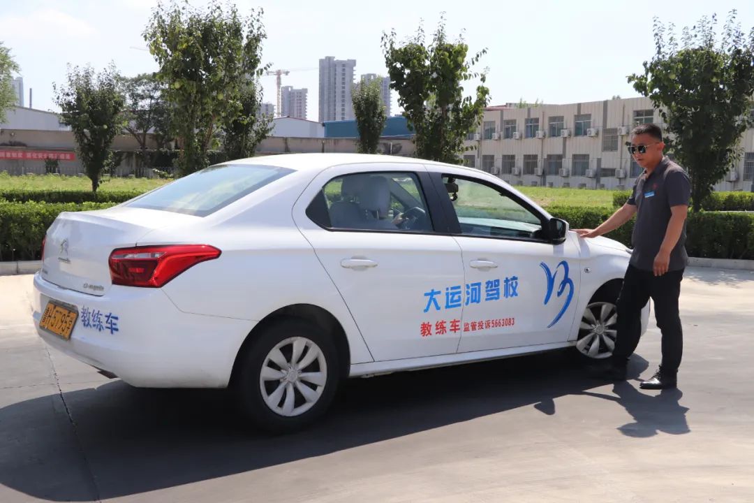 【濟(jì)寧大運(yùn)河駕校】C2自動(dòng)擋車型，讓學(xué)車更簡單！(圖2)