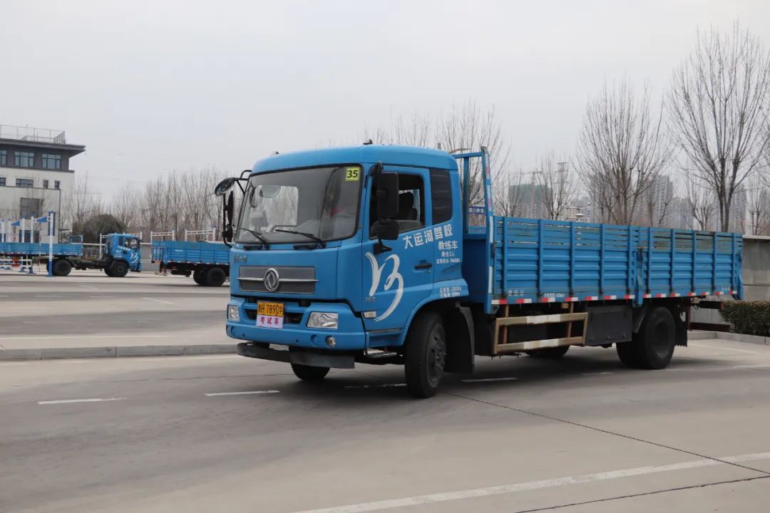 【濟(jì)寧大運(yùn)河駕?！看筌嚢嘈腿律?jí)，設(shè)備車模擬考試訓(xùn)練！(圖4)