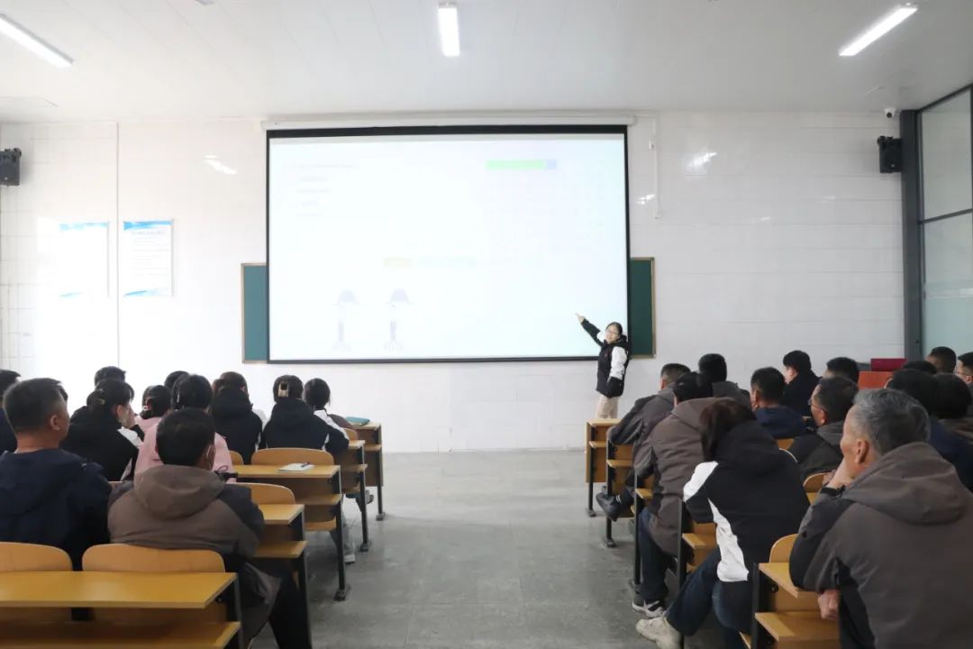 【濟(jì)寧大運(yùn)河駕校】“育人先強(qiáng)己”，理論知識(shí)大練兵！(圖4)