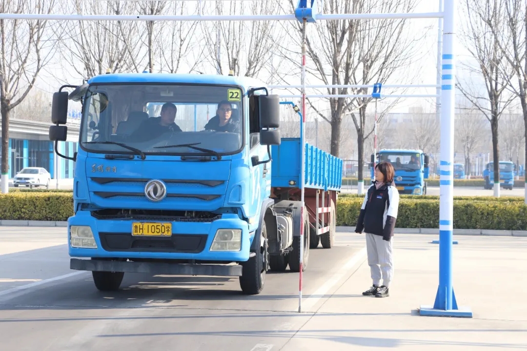 專(zhuān)注大車(chē)培訓(xùn) 最快36天拿證   年終鉅惠：學(xué)大車(chē)3999！(圖3)
