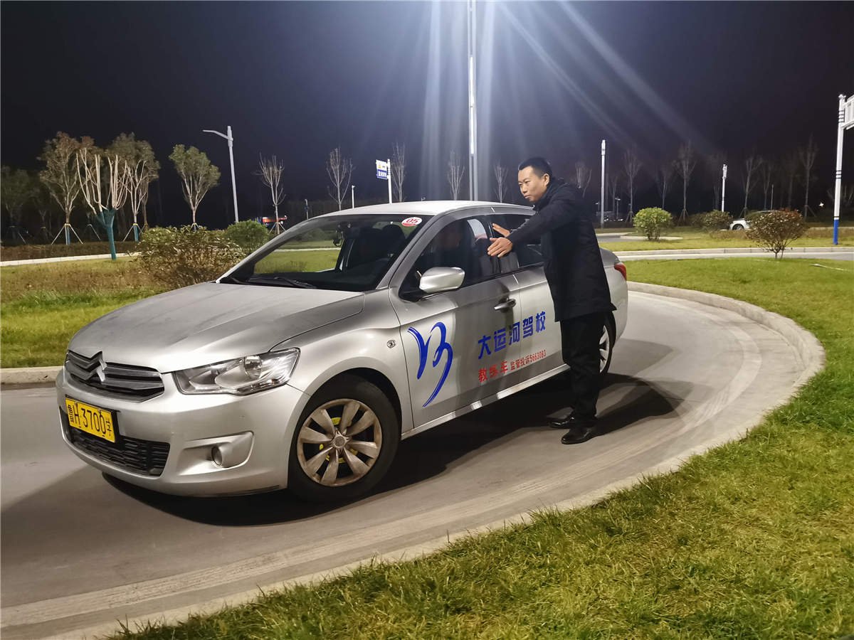 “夜訓(xùn)班”明亮開啟~上班族的學(xué)車福音！(圖1)