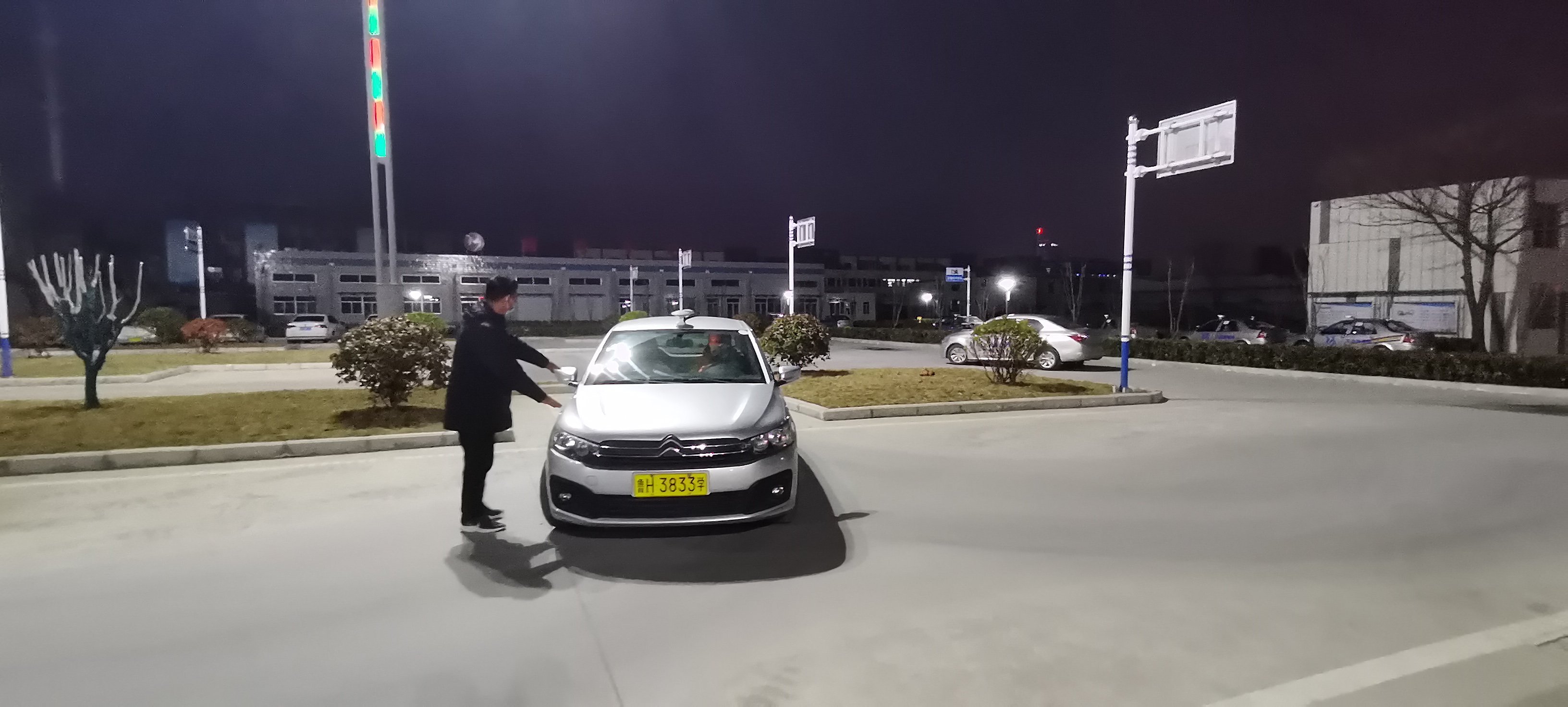 【濟(jì)寧大運河駕校】上班練車沒時間？選擇夜訓(xùn)班，學(xué)車工作兩不誤！(圖1)